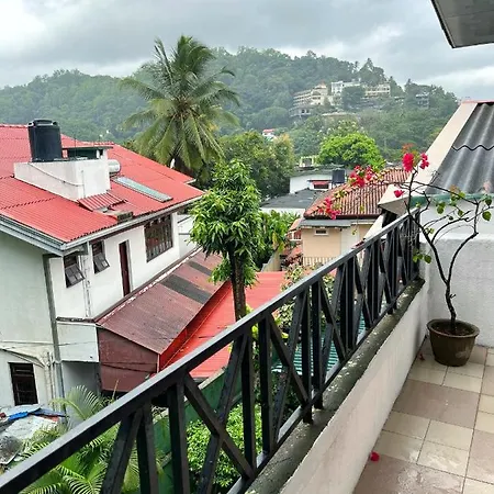 Crystal Lake Resort Kandy Exterior photo