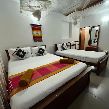 Crystal Lake Resort Kandy Exterior photo