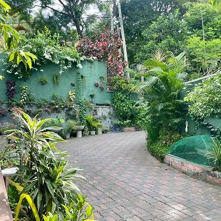Crystal Lake Resort Kandy Exterior photo